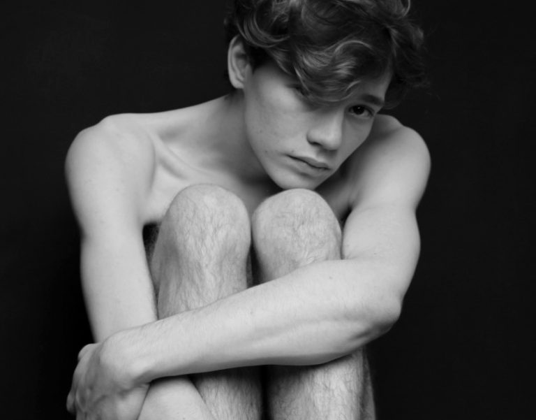 Artyom (@_in_vina_veritas_) Nude Boy Sitting - Knees Up - Hey Boy Exclusive